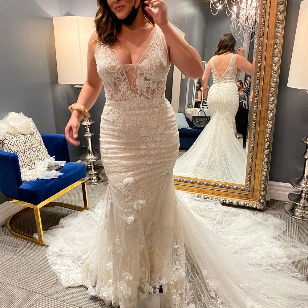 Custom Enzoani Nurit size 14 wedding dress